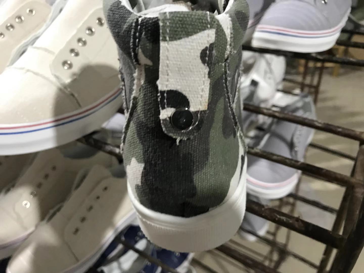 Camouflage side zip platform boots