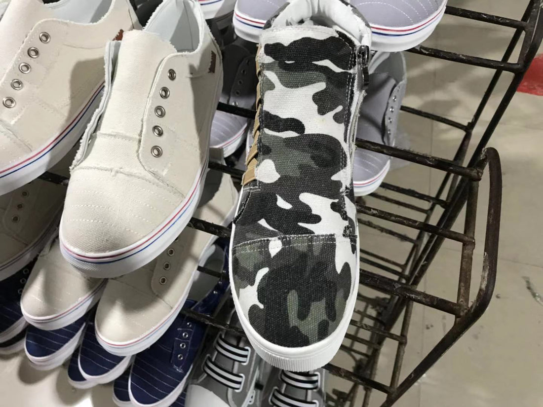 Camouflage side zip platform boots