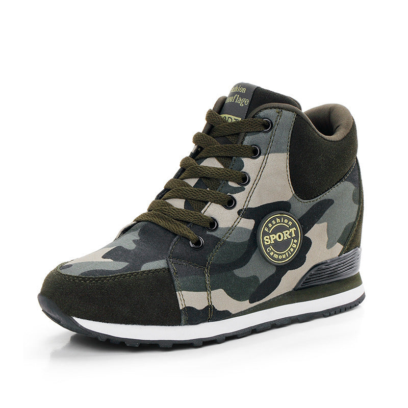 Camouflage sports shoes