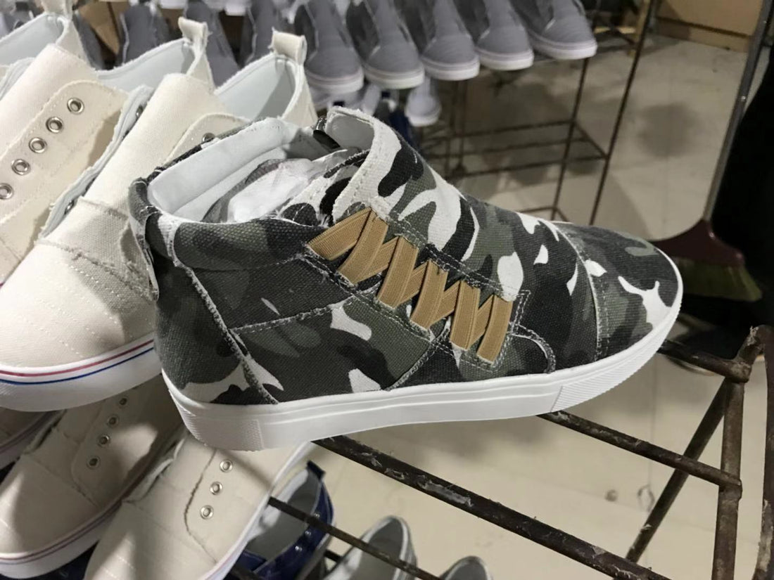 Camouflage side zip platform boots